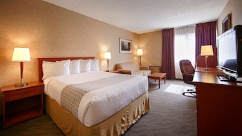 Standard Room, 1 Queen Bed, Non Smoking, Refrigerator & Microwave (2nd Floor)