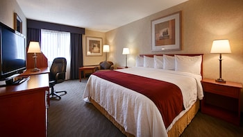 Standard Room, 1 King Bed, Non Smoking, Refrigerator & Microwave (2nd Floor)