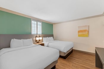 Room, 2 Queen Beds, Non Smoking, Ocean View