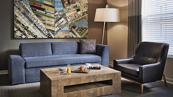 Suite, Multiple Beds (Zetta)