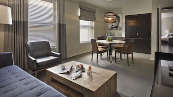 Suite, Multiple Beds (Zetta)