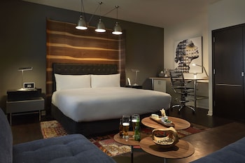 Premium Room, 1 King Bed, Mobility Accessible (Roll-in Shower)
