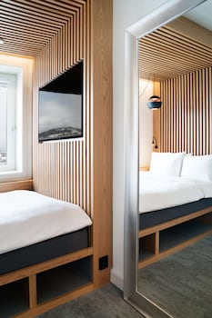 Room (Cosy)