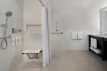 Classic Room, 1 King Bed (Hearing Accessible)