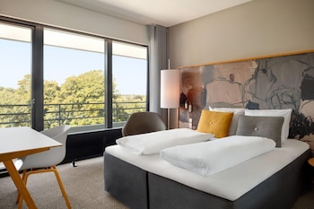 Standard Room, 1 Queen Bed (Small)