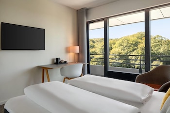 Standard Room, 1 Queen Bed (Small)