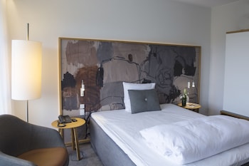 Standard Room, 1 Queen Bed (Small)