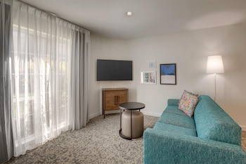 Suite, 1 Queen Bed, Accessible (Mobility Tub One Bedroom)