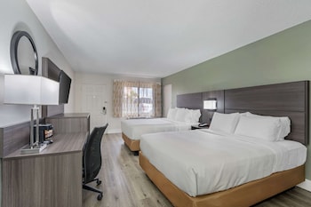 Standard Room, 2 Double Beds, Non Smoking