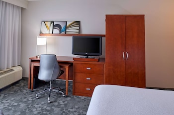 Room, 2 Queen Beds, Accessible (Mobility Roll in Shower)