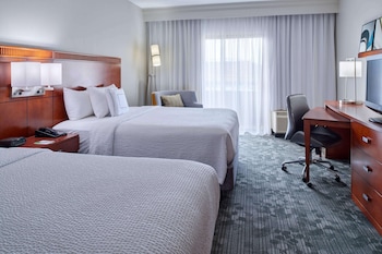 Room, 2 Queen Beds, Accessible (Mobility Roll in Shower)