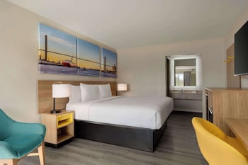 Deluxe Room, 1 King Bed, Smoking