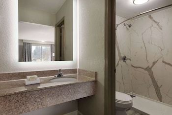 Deluxe Room, 1 King Bed, Smoking
