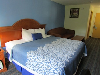 Room, 1 King Bed, Non Smoking (First Floor)