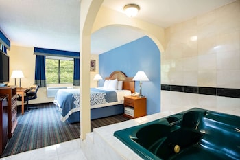 Suite, 1 King Bed, Non Smoking
