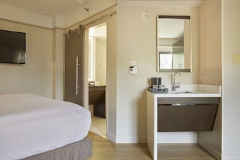Room, 1 King Bed, Non Smoking (High Floor)