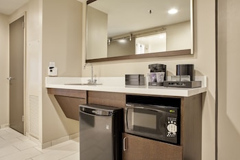 Suite, 2 Queen Beds, Non Smoking, Corner