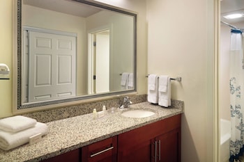 Studio, 1 King Bed with Sofa bed (Mobility/Hearing Accessible, Tub)
