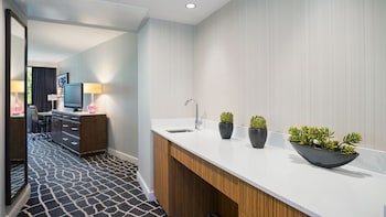 Suite (Ivy)
