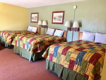 Economy Single Room, Multiple Beds, Non Smoking, Refrigerator & Microwave