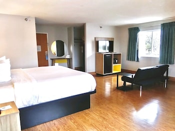 Studio Suite, 1 King Bed, Non Smoking