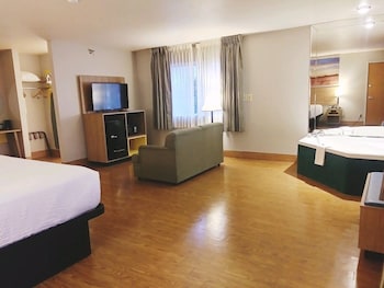 Deluxe Studio Suite, 1 King Bed, Non Smoking