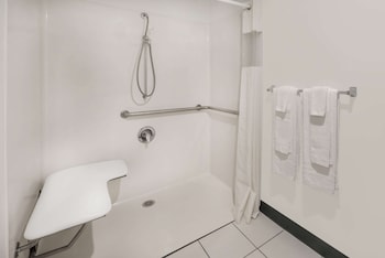 Deluxe Studio Suite, 1 King Bed, Non Smoking