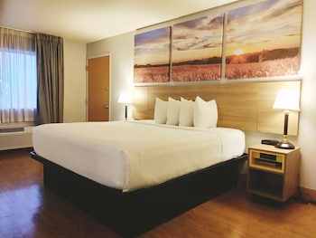 Deluxe Studio Suite, 1 King Bed, Non Smoking