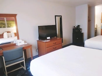 Room, 2 Queen Beds, Non Smoking