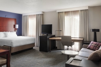 Studio, 1 Queen Bed with Sofa bed (Mobility Accessible, Roll-in Shower)