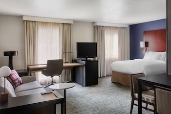 Studio, 1 Queen Bed with Sofa bed (Mobility Accessible, Roll-in Shower)