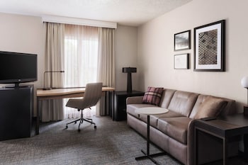 Studio, 1 Queen Bed with Sofa bed (Mobility Accessible, Roll-in Shower)