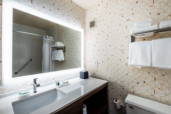 Standard Room, 2 Queen Beds (Low Floor)