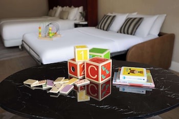 Family Room (2 Adults + 1 Child)