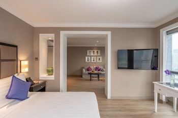 Suite, City View
