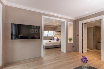 Suite, City View