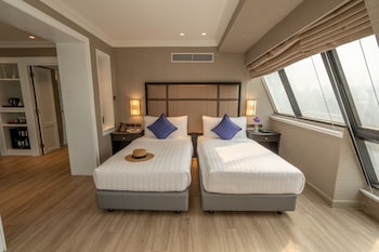 Suite, City View