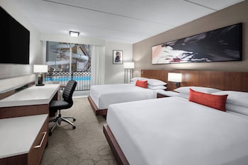 Deluxe Room, 2 Queen Beds, Pool Access, Poolside