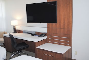 Room, 1 King Bed (Mobility Accessible, Tub)