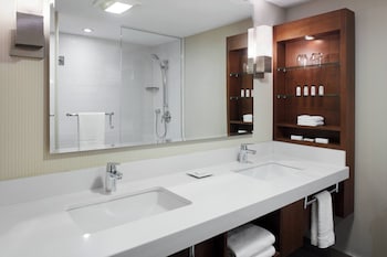 Deluxe Room, 1 King Bed, Corner