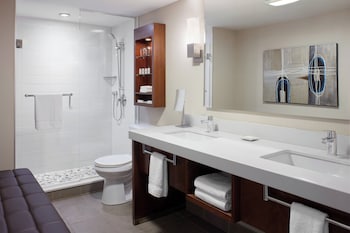 Deluxe Room, 1 King Bed, Corner