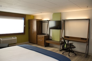 Standard Room, 1 King Bed, City View