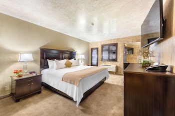 Suite, 1 King Bed, Balcony