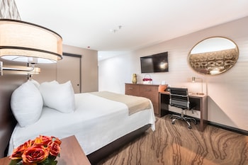 Suite, 1 King Bed, Balcony