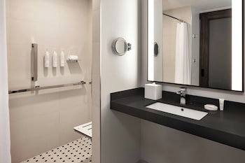 Room, 2 Queen Beds, City View (Hearing Accessible)