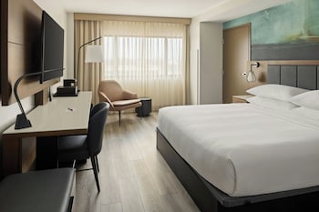 Room, 1 King Bed, City View (Mobility Accessible, Tub)