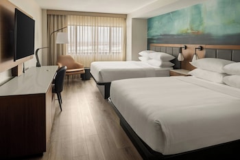 Room, 2 Queen Beds, City View (Hearing Accessible)