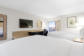 Deluxe Room, 2 Queen Beds, Mountain View