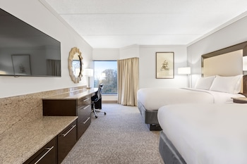 Deluxe Room, 2 Queen Beds, Mountain View