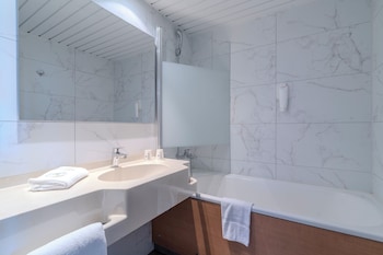 Premium Double Room, Refrigerator, Pool View